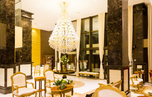 Hall de entrada do hotel Best Western Premier Majestic Natal. (Foto: Divulgação)