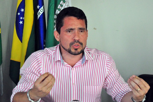 Secretário Luiz Roberto Fonseca considera greve uma afronta (Foto: Wellington Rocha)