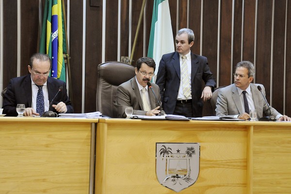 A mensagem do orçamento estadual foi lida no plenário da AL (Foto: Eduardo Maia/Divulgação)