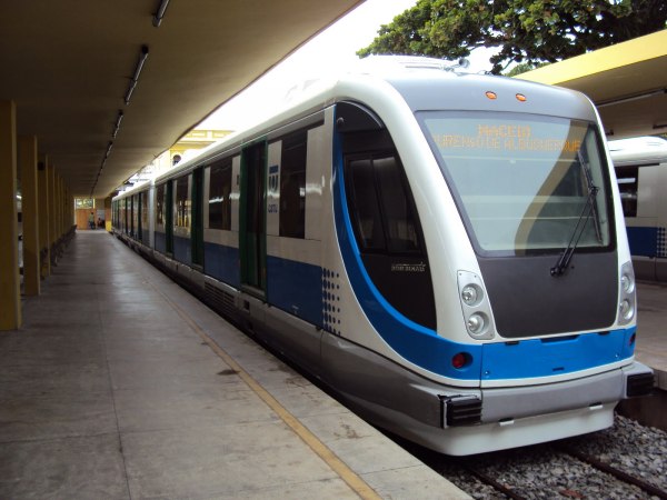 Trem VLT operando em Maceió. Segundo a CBTU, modelo começa a circular a partir desta terça-feira (2). (Foto: cfvv.blogspot.com)
