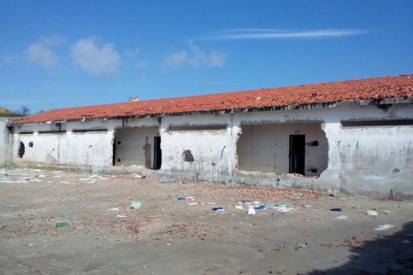 No presídio de Alcaçuz, o maior do RN, parede dos pavilhões estão destruídas. (Foto: Cedida)